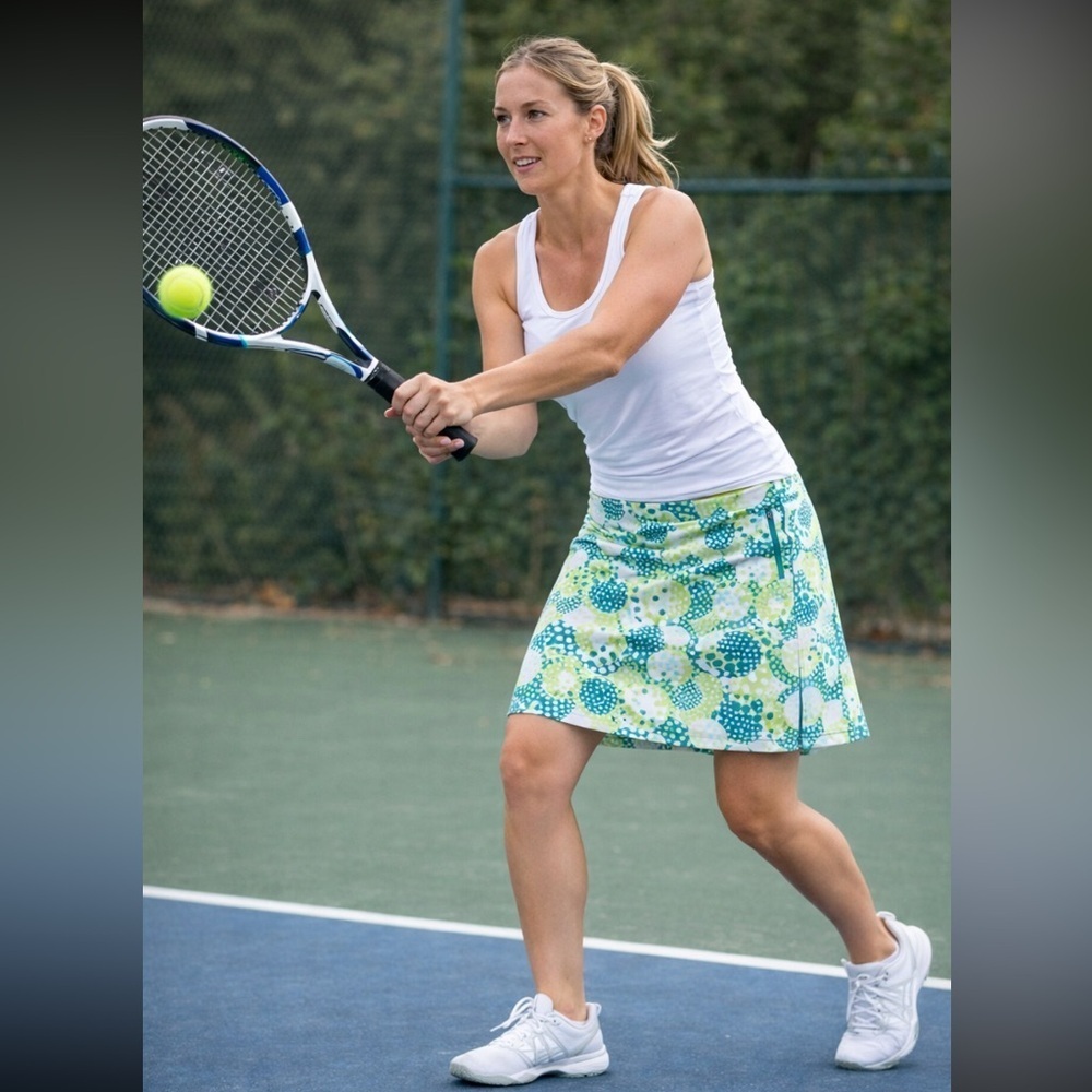 EXCELLENT CONDITION WOMEN’S SIZE 8 BETTE & COURT PAISLEY POLKA DOT TENNIS SKORT